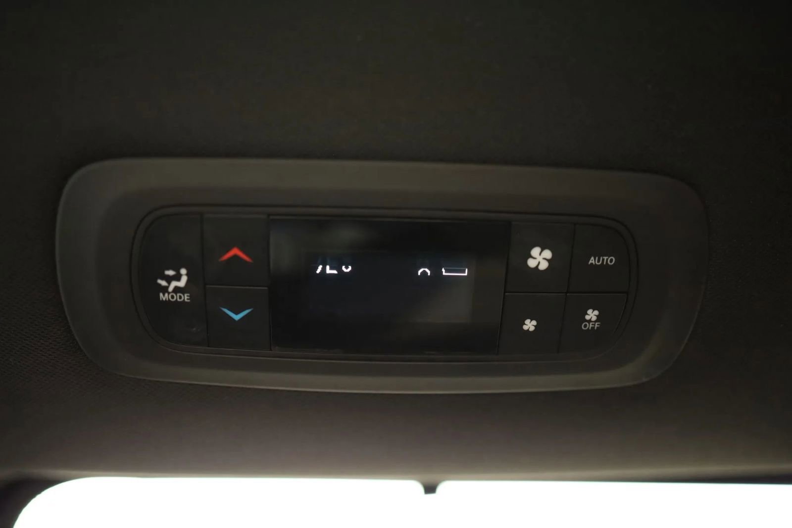 Used 2021 Chrysler Pacifica Touring w/ Uconnect Theater Family Group image 40