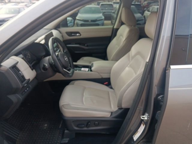 Used 2023 Nissan Pathfinder SL image 24