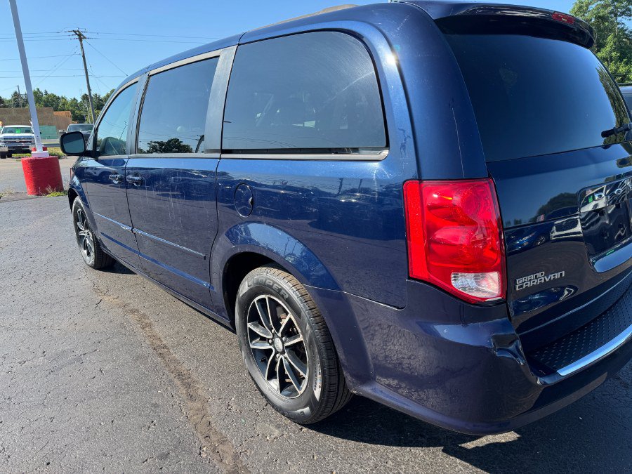 Used 2016 Dodge Grand Caravan R/T w/ Driver Convenience Group FWD image 10