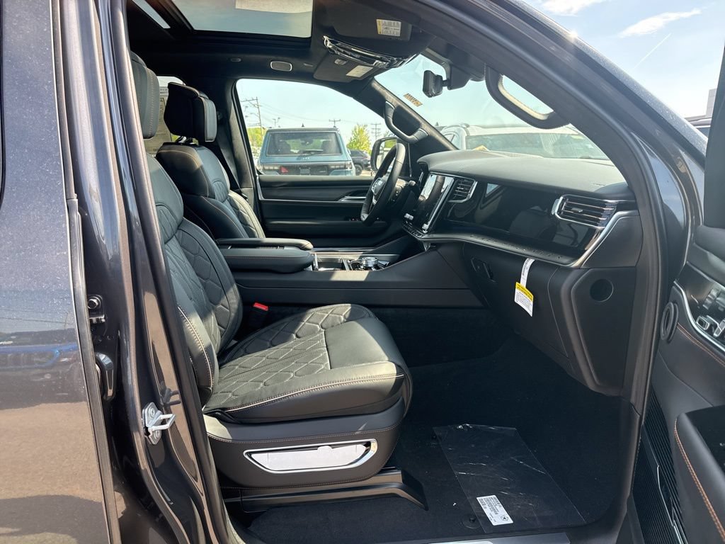 New 2026 Jeep Grand Wagoneer Summit AWD/4WD image 35