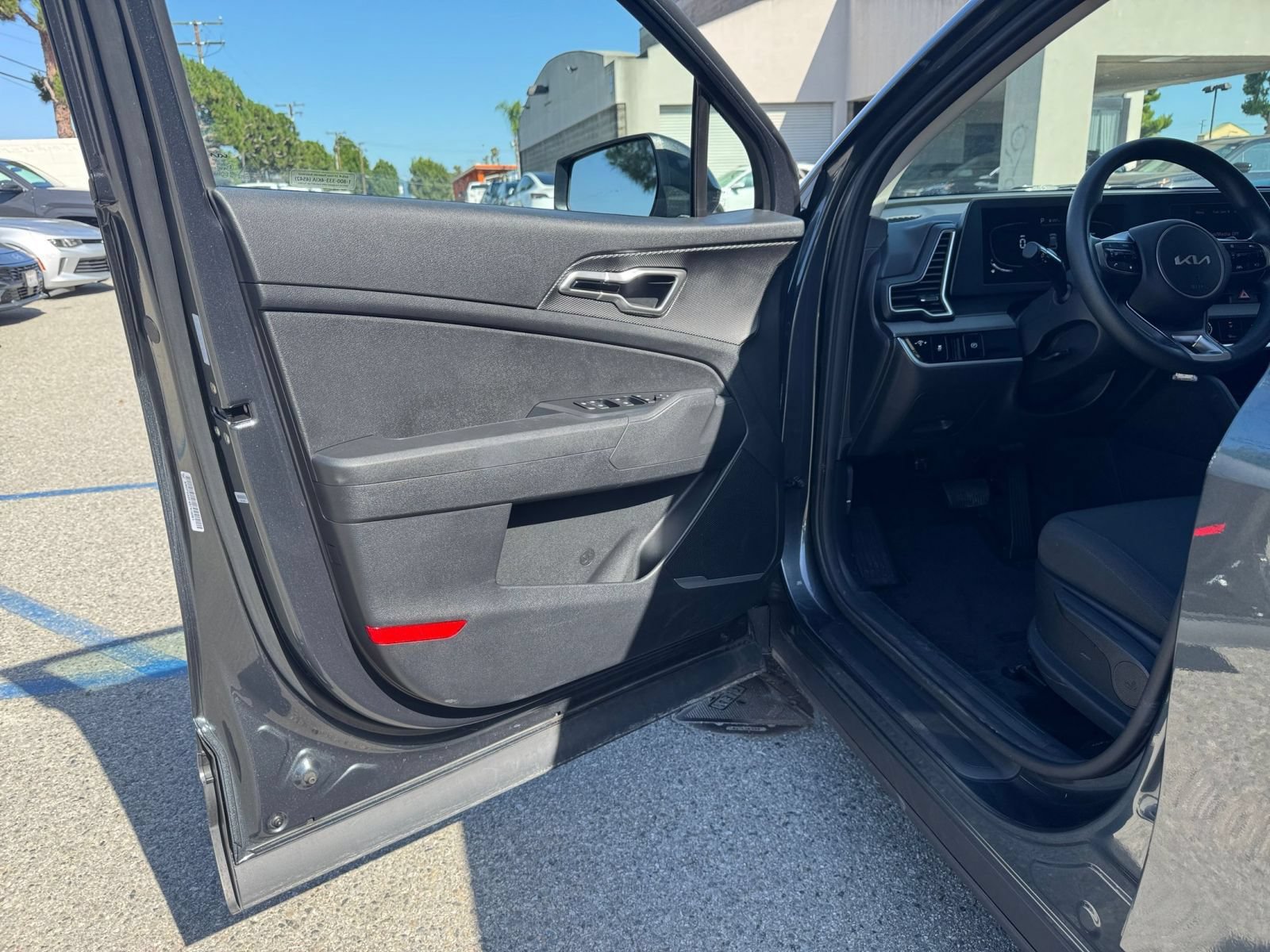Used 2025 Kia Sportage LX FWD image 18