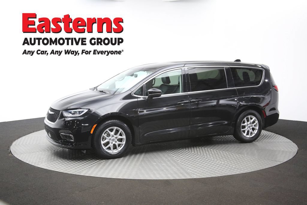 Used 2023 Chrysler Pacifica Touring-L FWD image 59