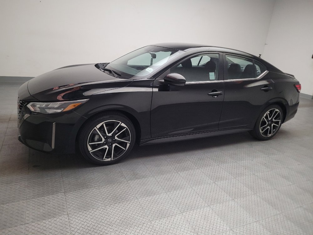 Used 2025 Nissan Sentra SR FWD image 2