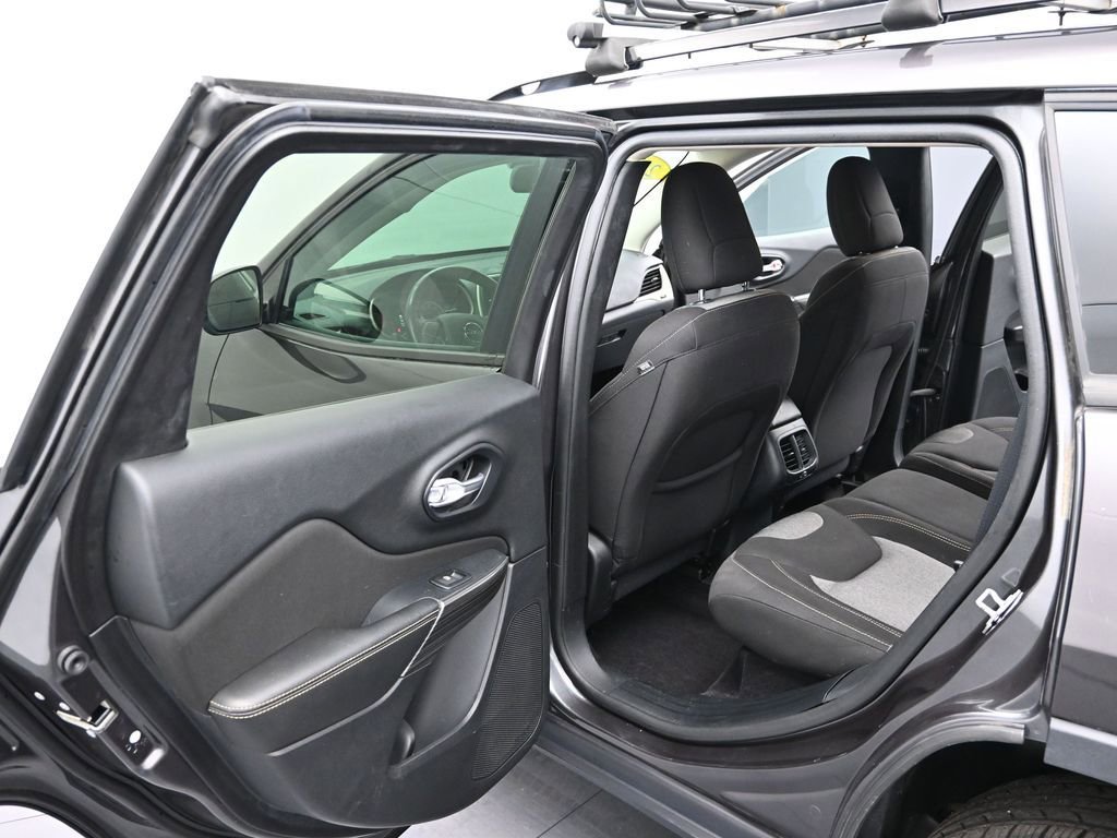 Used 2016 Jeep Cherokee Sport w/ Cold Weather Group image 13