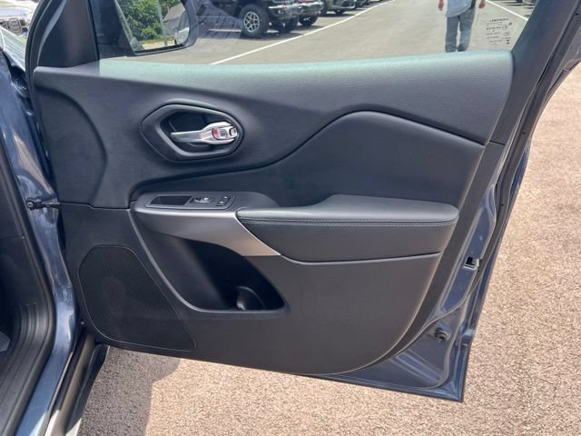 Used 2020 Jeep Cherokee Latitude FWD image 25