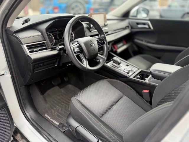 Used 2022 Mitsubishi Outlander ES image 16