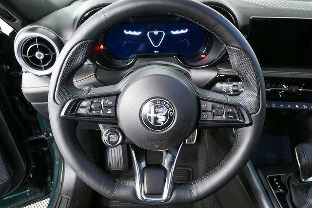 New 2026 Alfa Romeo Tonale w/ Black Premium Package AWD/4WD image 11