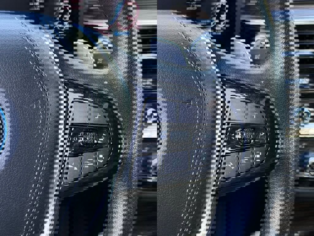 Used 2023 BMW 530e image 31