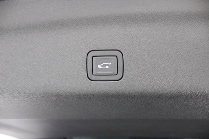 Used 2024 GMC Yukon XL Denali image 16