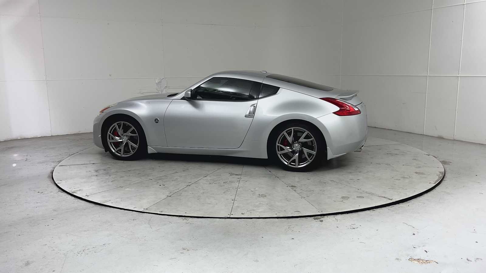 Used 2013 Nissan 370Z Touring w/ Sport Pkg RWD image 4