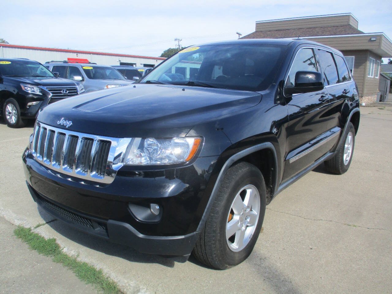 Used 2012 Jeep Grand Cherokee Laredo AWD/4WD image 2