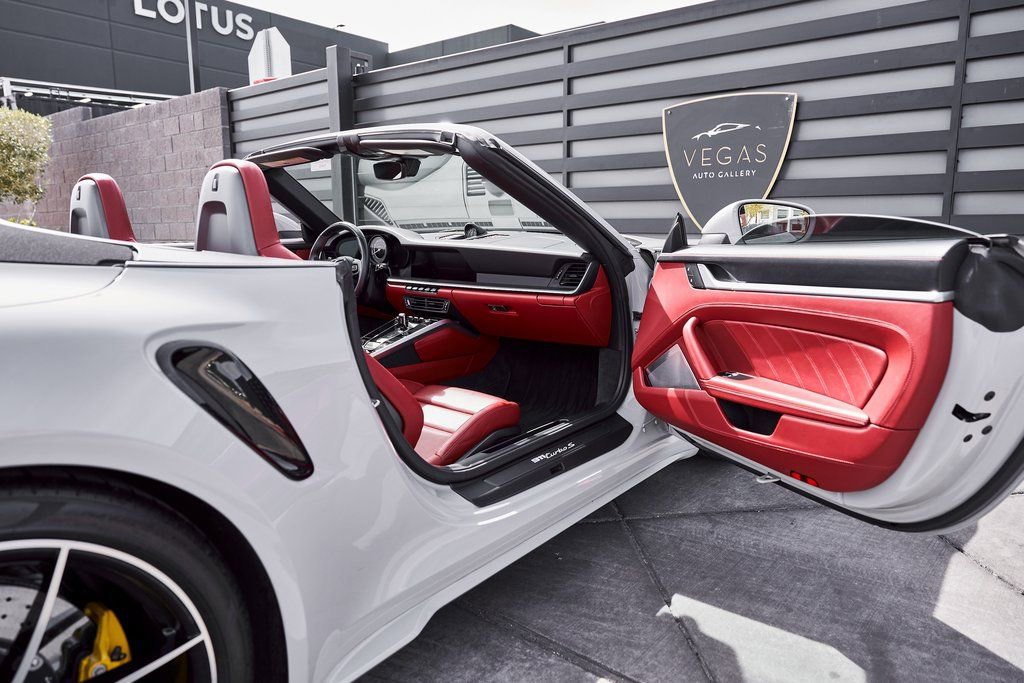 Used 2022 Porsche 911 Turbo S w/ 911 Turbo Sportdesign Package image 26