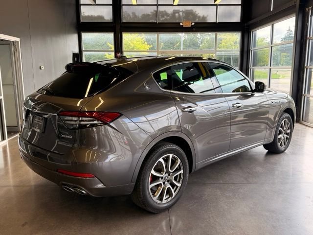Used 2021 Maserati Levante AWD/4WD image 5