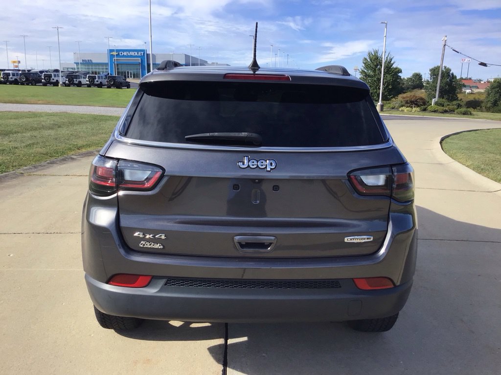 Used 2022 Jeep Compass Latitude w/ Sun and Sound Group AWD/4WD image 4
