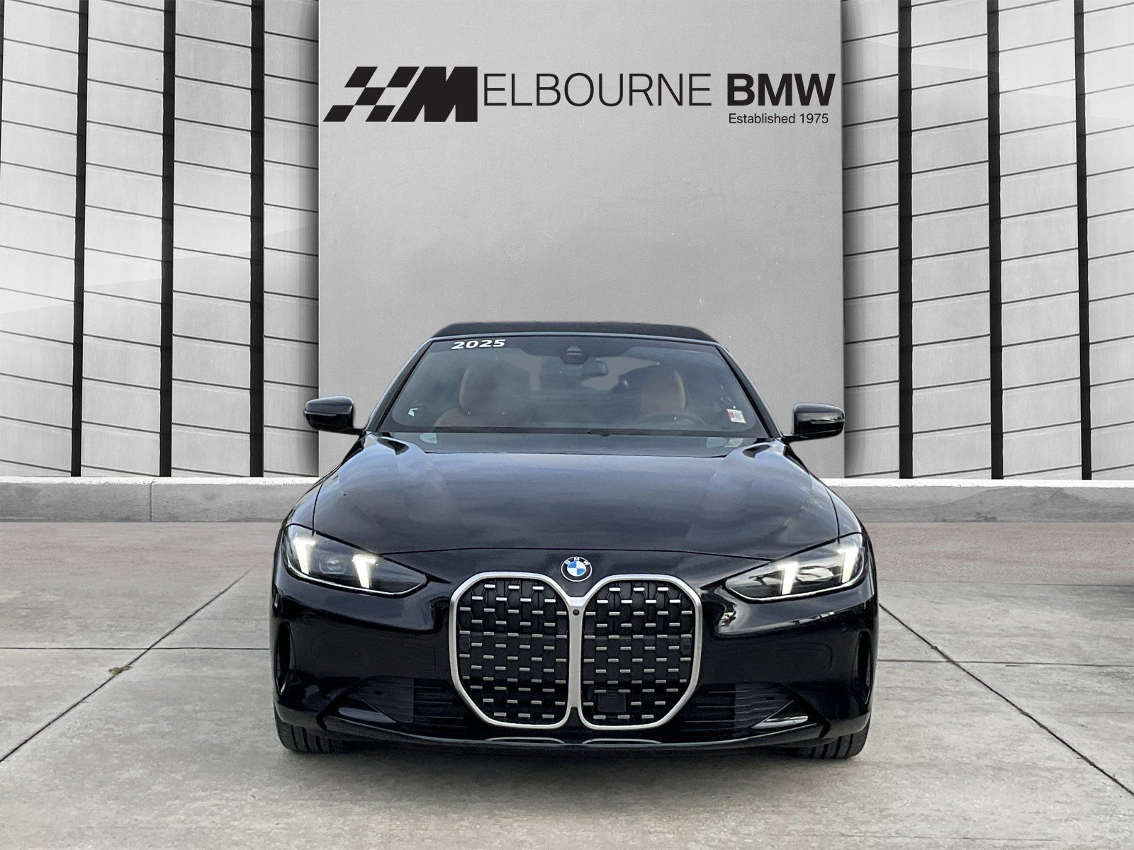 Used 2025 BMW 430i Convertible w/ Premium Package RWD image 2