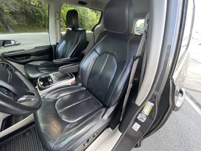 Used 2022 Chrysler Pacifica Touring-L FWD image 19