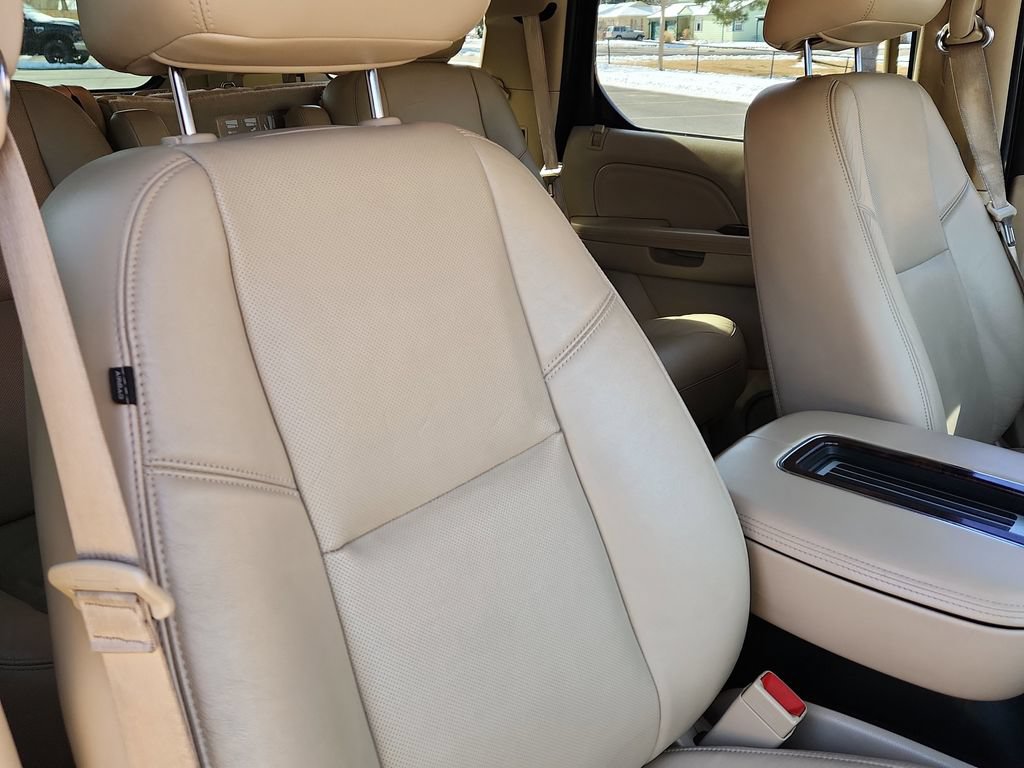 Used 2013 Cadillac Escalade Luxury AWD/4WD image 16
