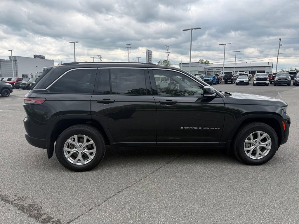 Used 2023 Jeep Grand Cherokee Limited AWD/4WD image 5