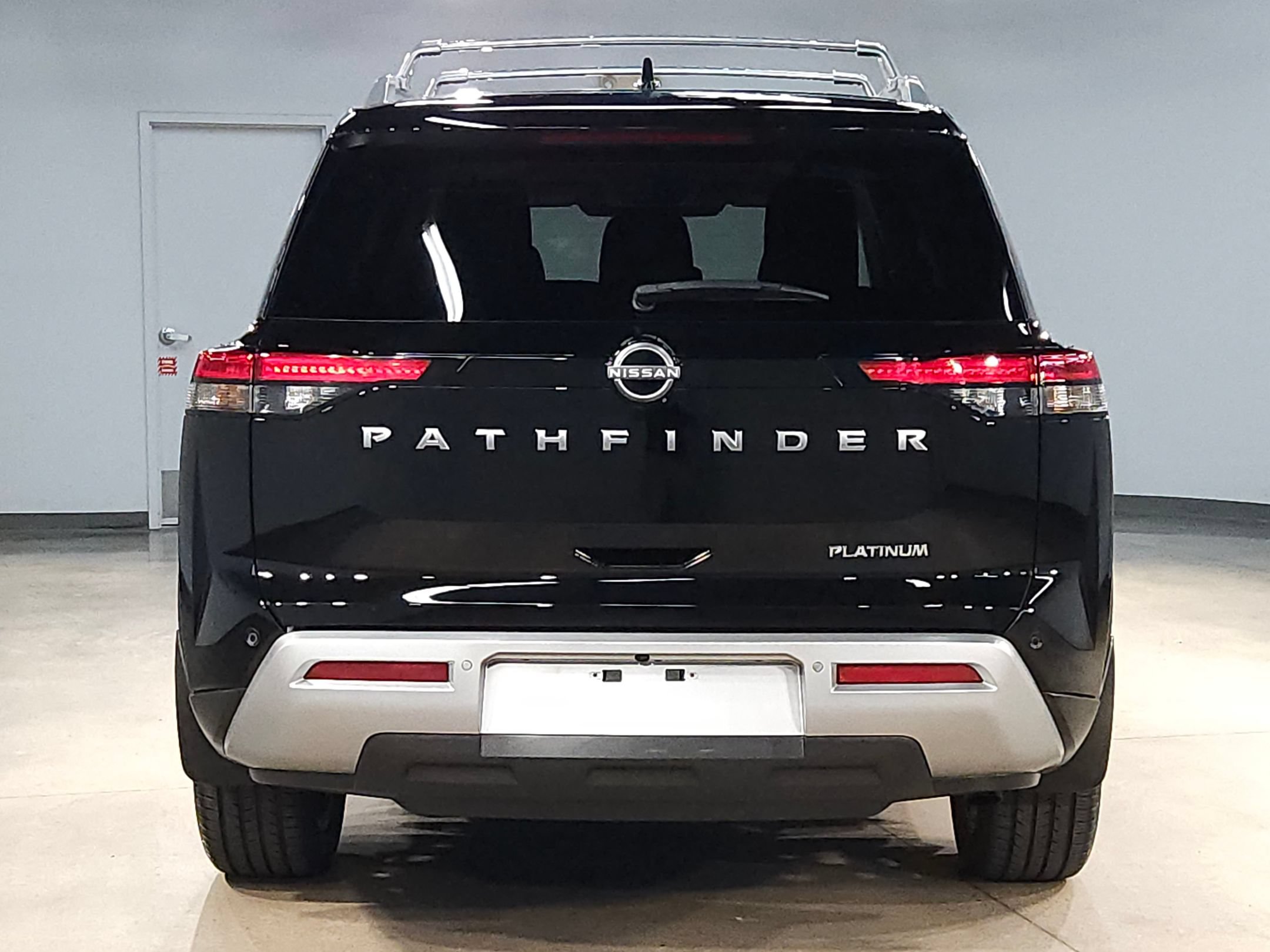 Used 2024 Nissan Pathfinder Platinum w/ Cargo Package FWD image 6