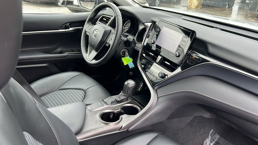 Used 2024 Toyota Camry SE image 12