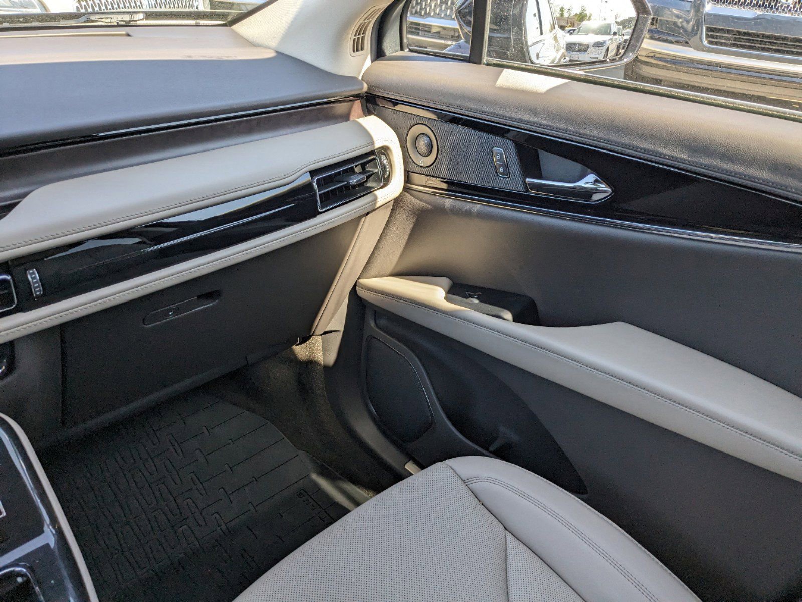 Certified 2023 Lincoln Nautilus Reserve w/ Equipment Group 201A image 19