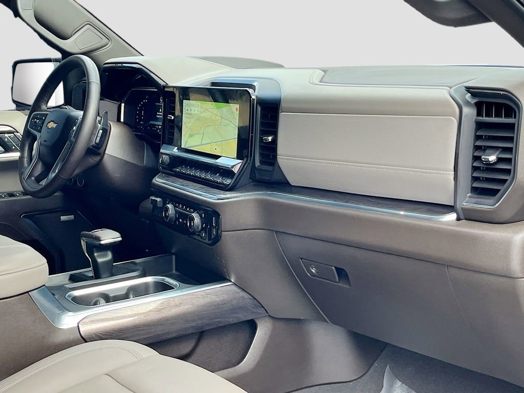 Used 2025 Chevrolet Silverado 1500 LTZ w/ Technology Package image 32