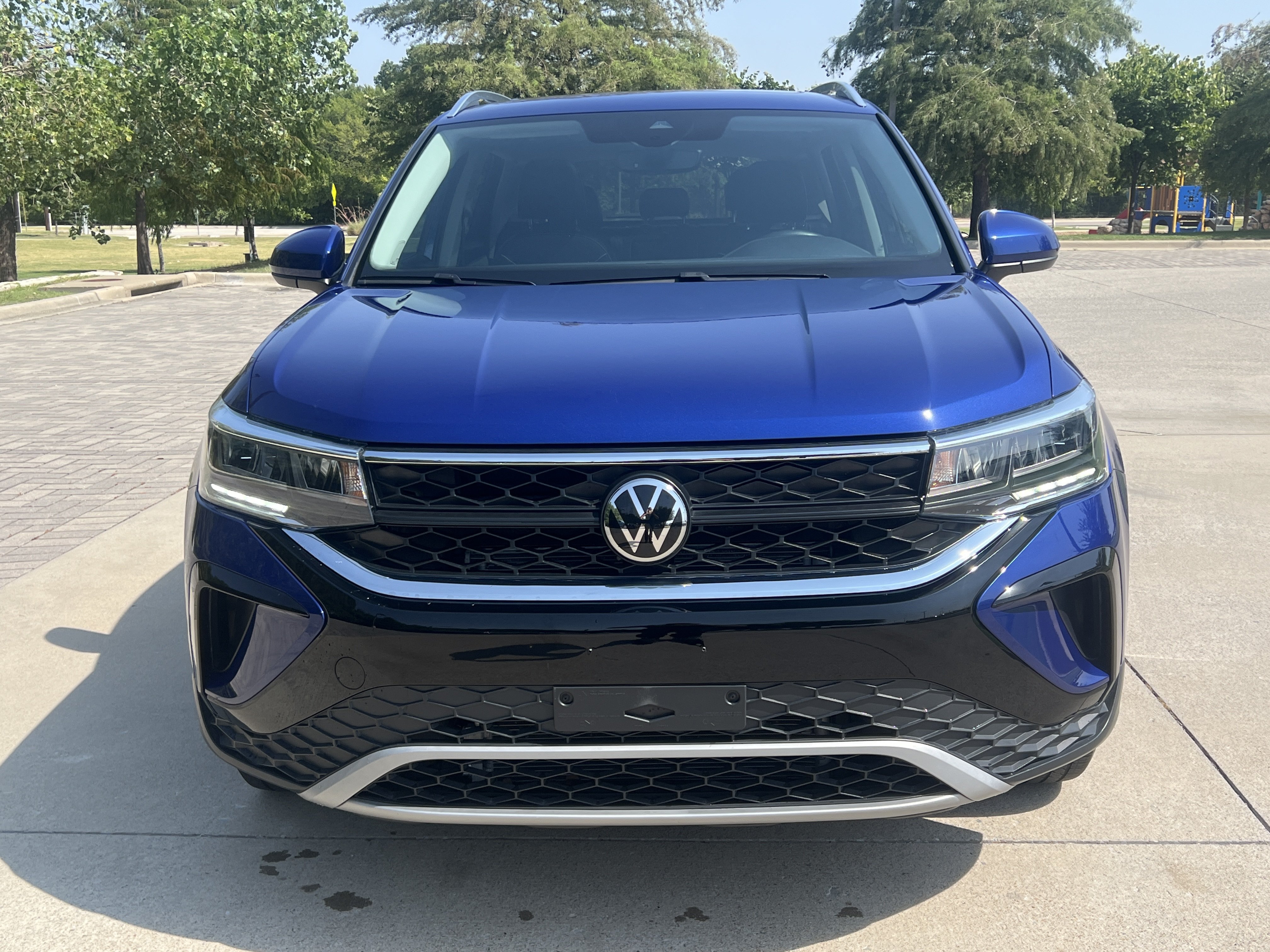 Used 2023 Volkswagen Taos SE FWD image 3
