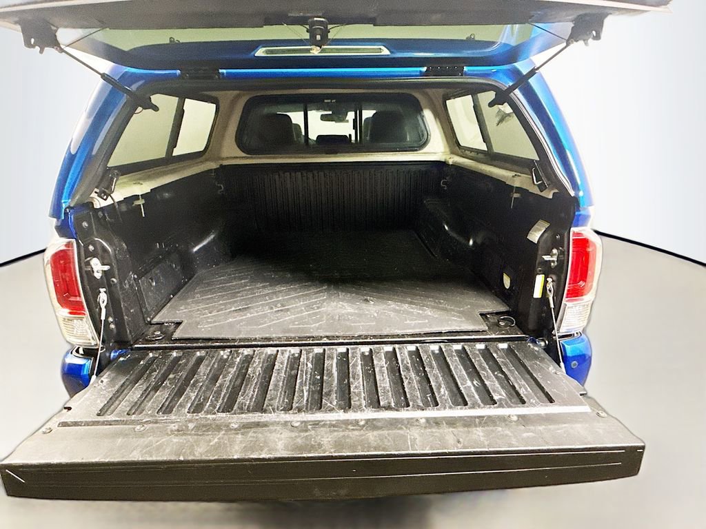 Used 2018 Toyota Tacoma Limited image 25