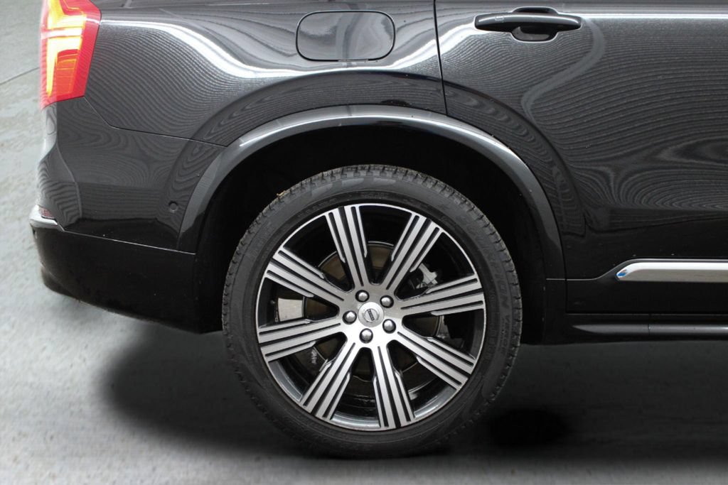 Certified 2023 Volvo XC90 B6 Ultimate w/ Protection Package Premier AWD/4WD image 12