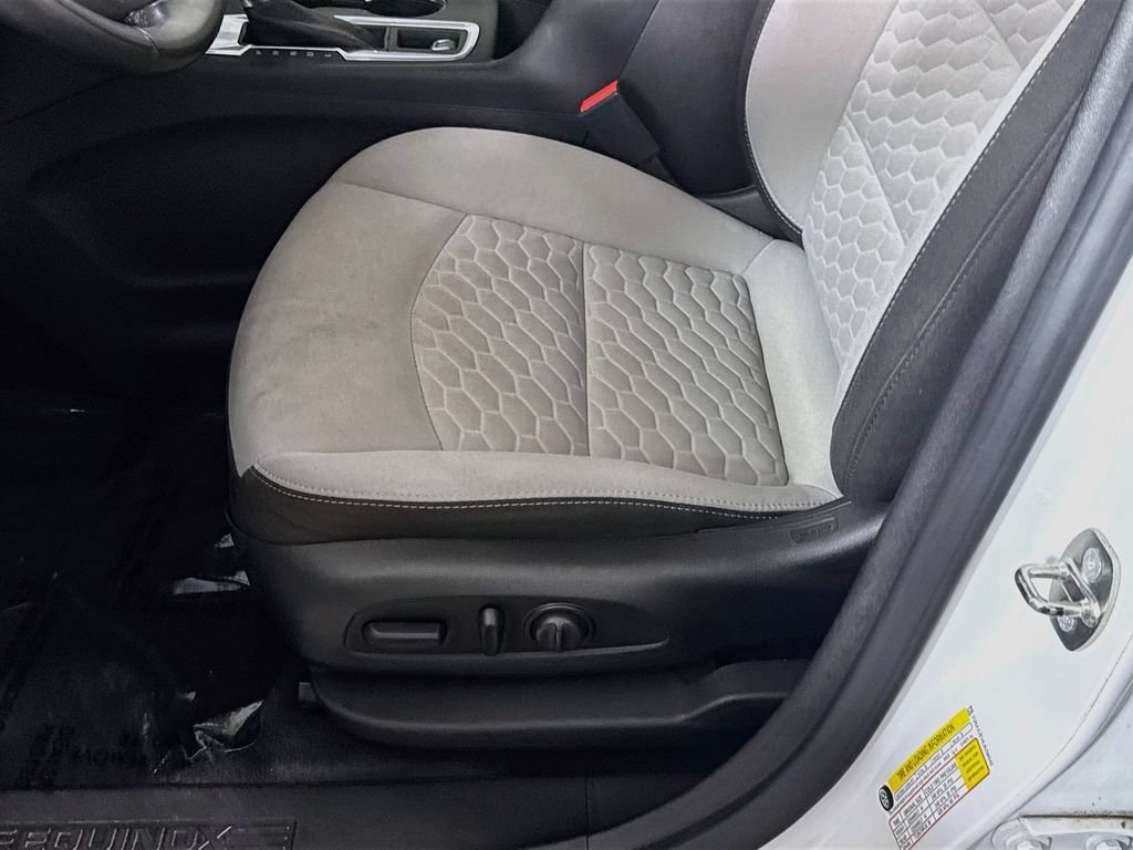 Used 2018 Chevrolet Equinox LT FWD image 22