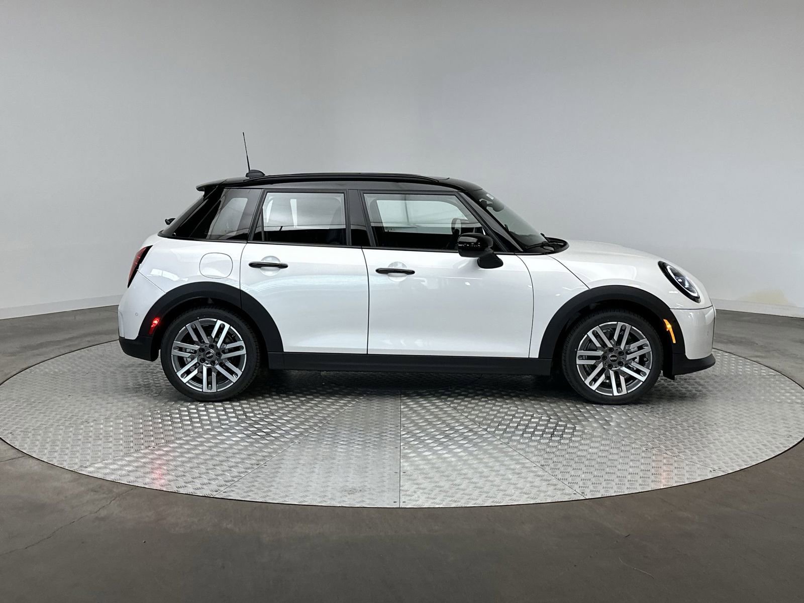 New 2026 MINI Cooper 4-Door Hardtop FWD image 10