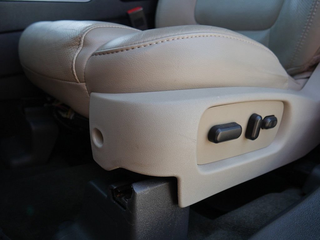 Used 2014 Ford Explorer Limited w/ Equipment Group 302A AWD/4WD image 13