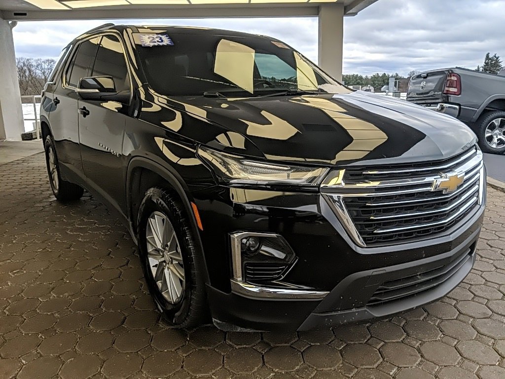 Used 2023 Chevrolet Traverse LT w/ LPO, Floor Liner Package image 3