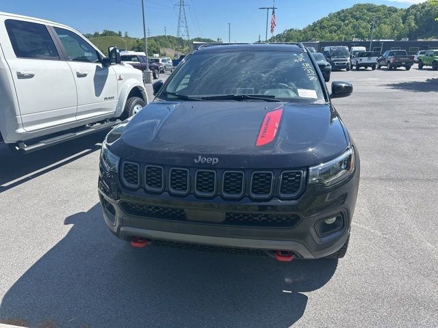 Used 2025 Jeep Compass Trailhawk w/ Trailer Tow Group AWD/4WD image 7