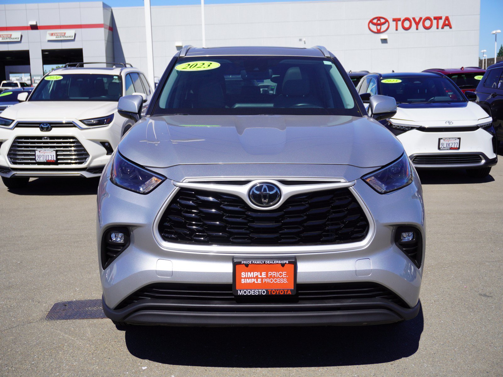 Used 2023 Toyota Highlander XLE FWD image 6