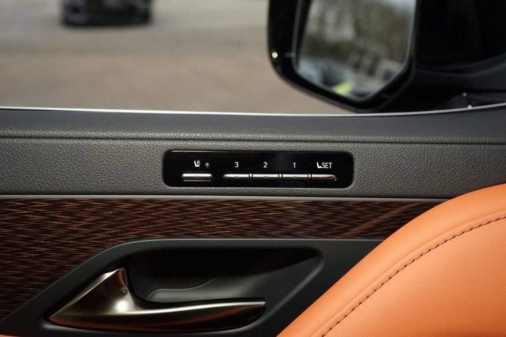 Used 2026 Lexus LX 700h Ultra Luxury image 33