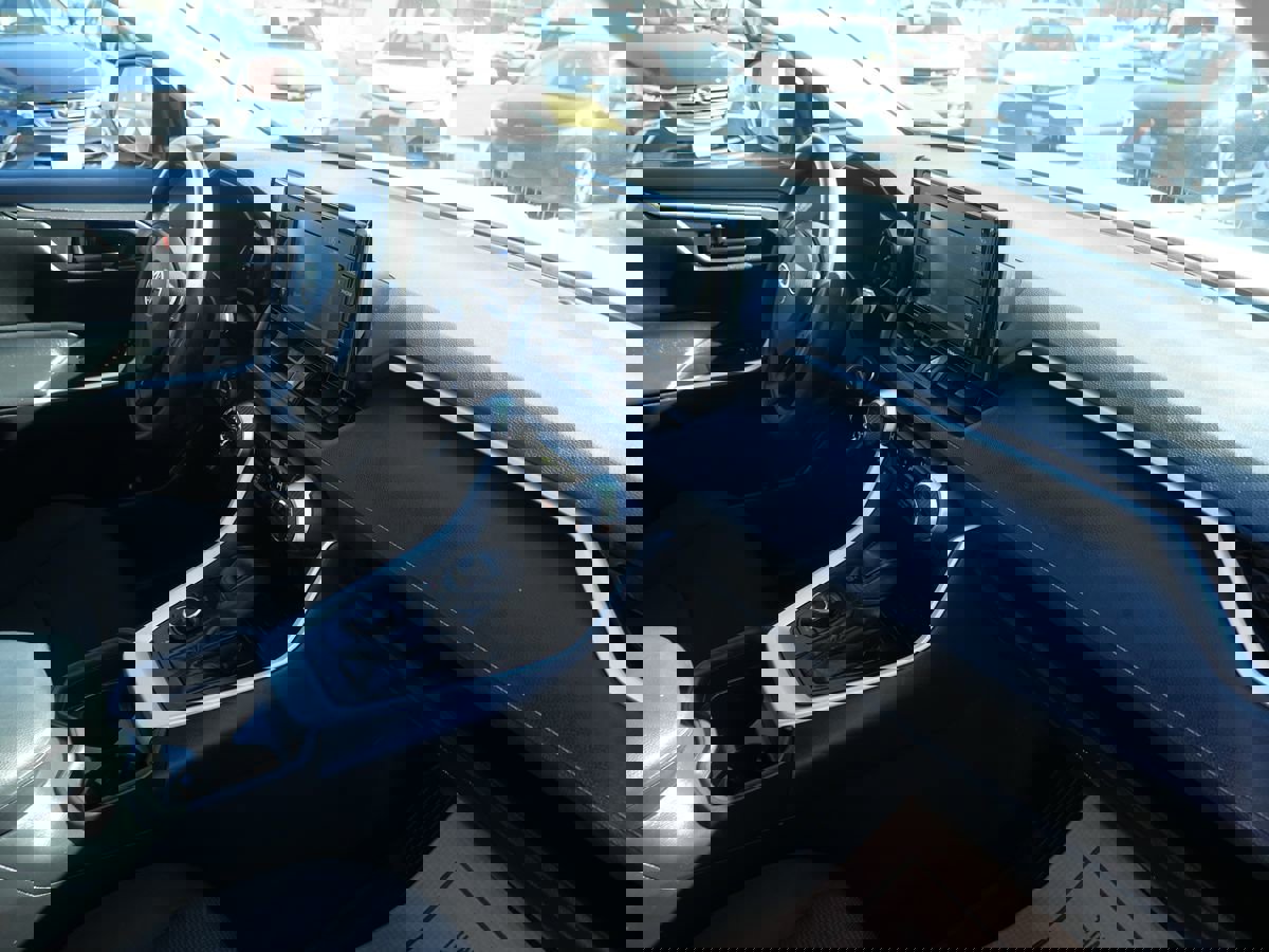 Used 2020 Toyota RAV4 LE image 29