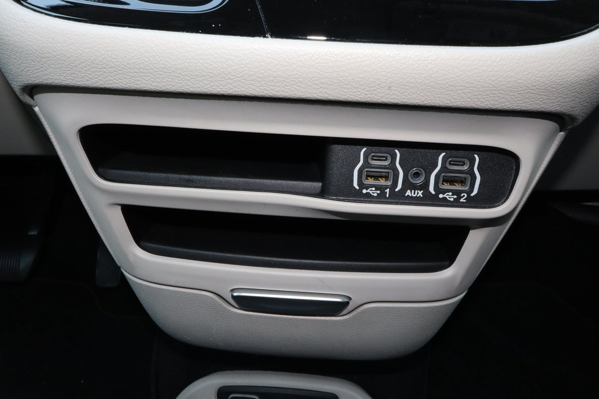 Used 2023 Chrysler Pacifica Touring-L FWD image 23