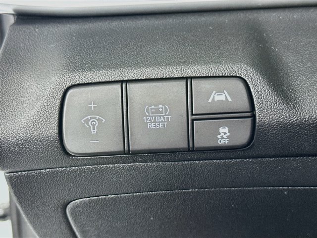 Used 2022 Hyundai Elantra Blue FWD image 23