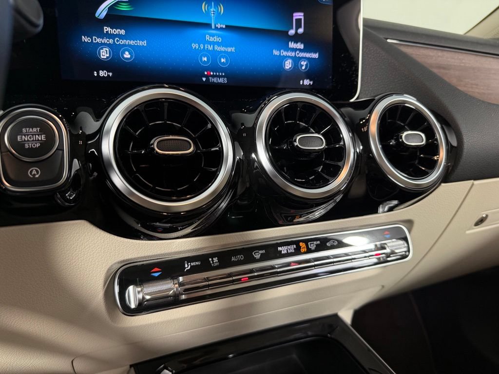Used 2021 Mercedes-Benz GLA 250 4MATIC image 27