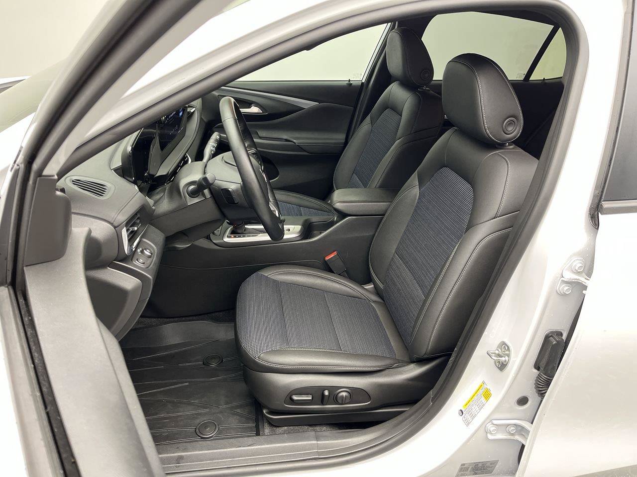 Certified 2025 Buick Envista Preferred w/ Convenience I Package FWD image 9