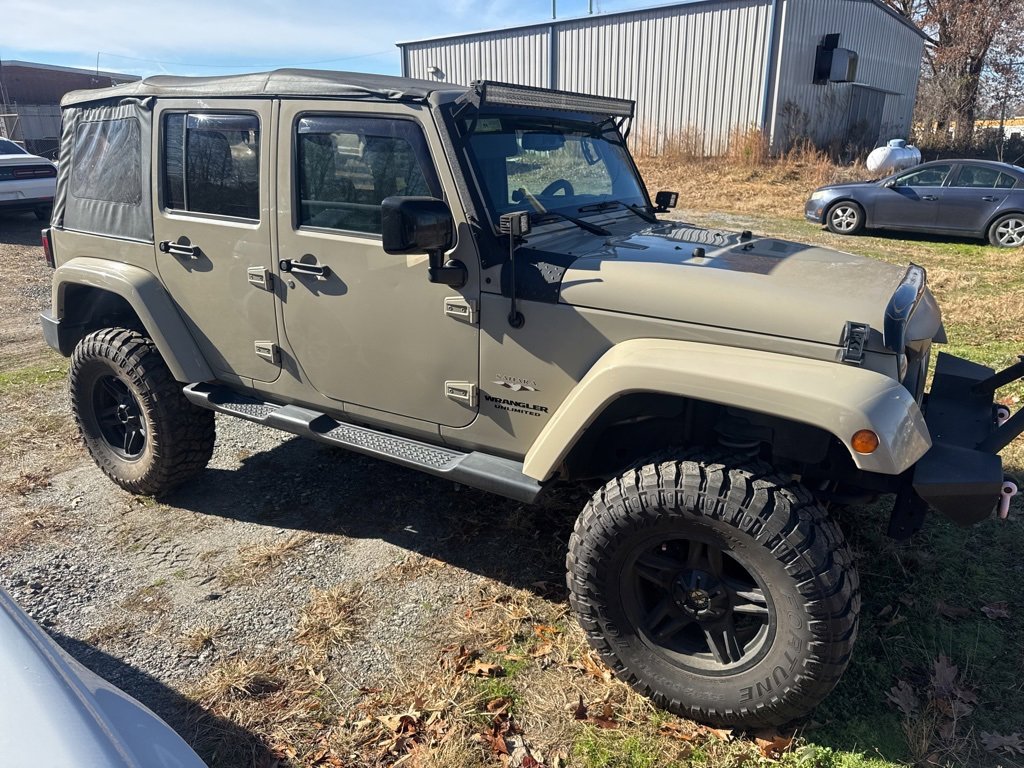 Used 2017 Jeep Wrangler Unlimited Sahara w/ Connectivity Group image 14