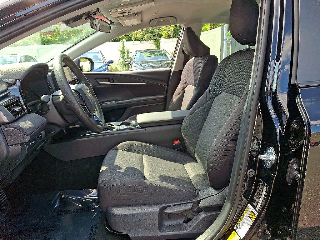 Used 2026 Toyota Camry LE FWD image 14