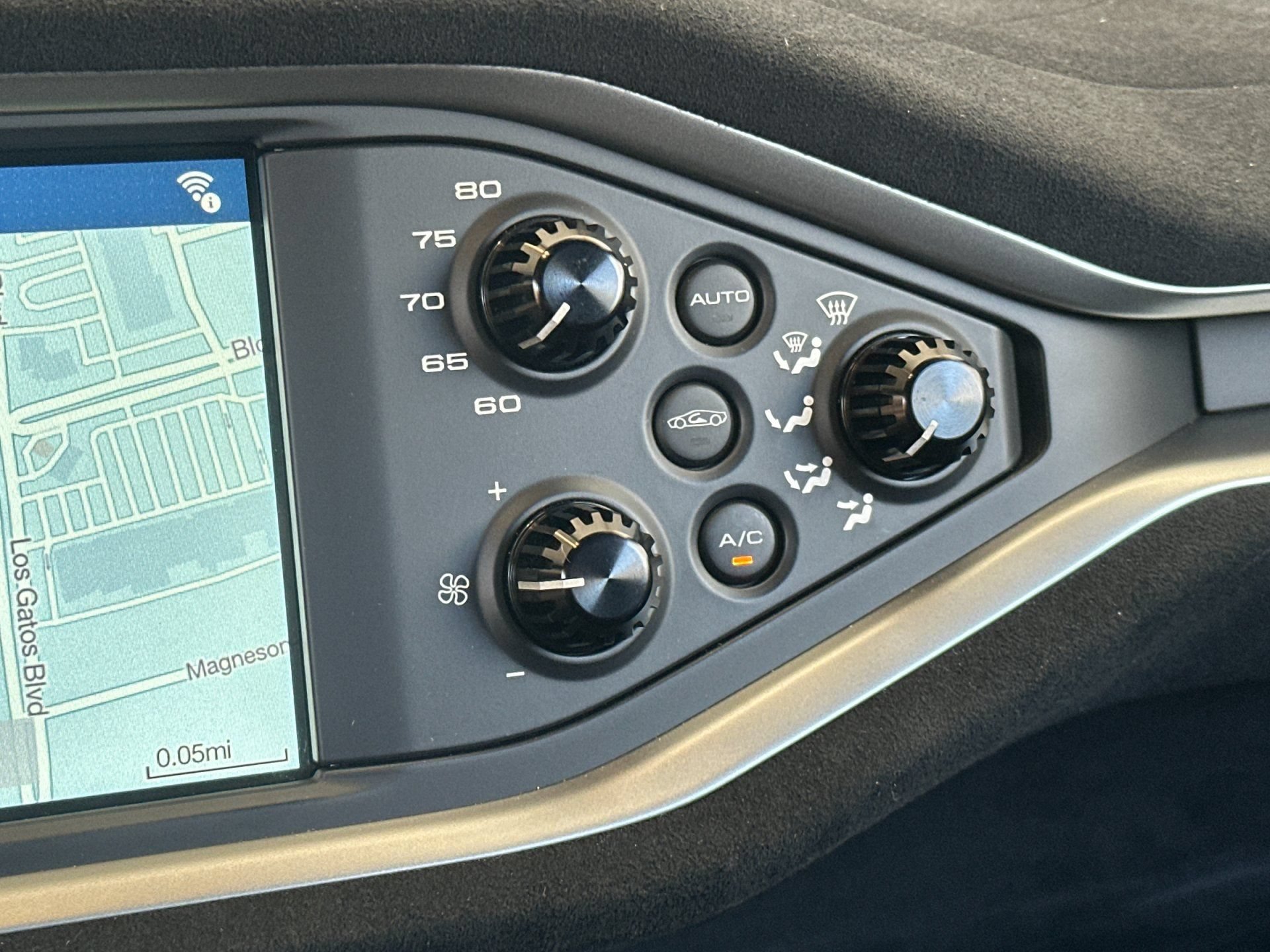 Used 2022 Ford GT RWD image 21