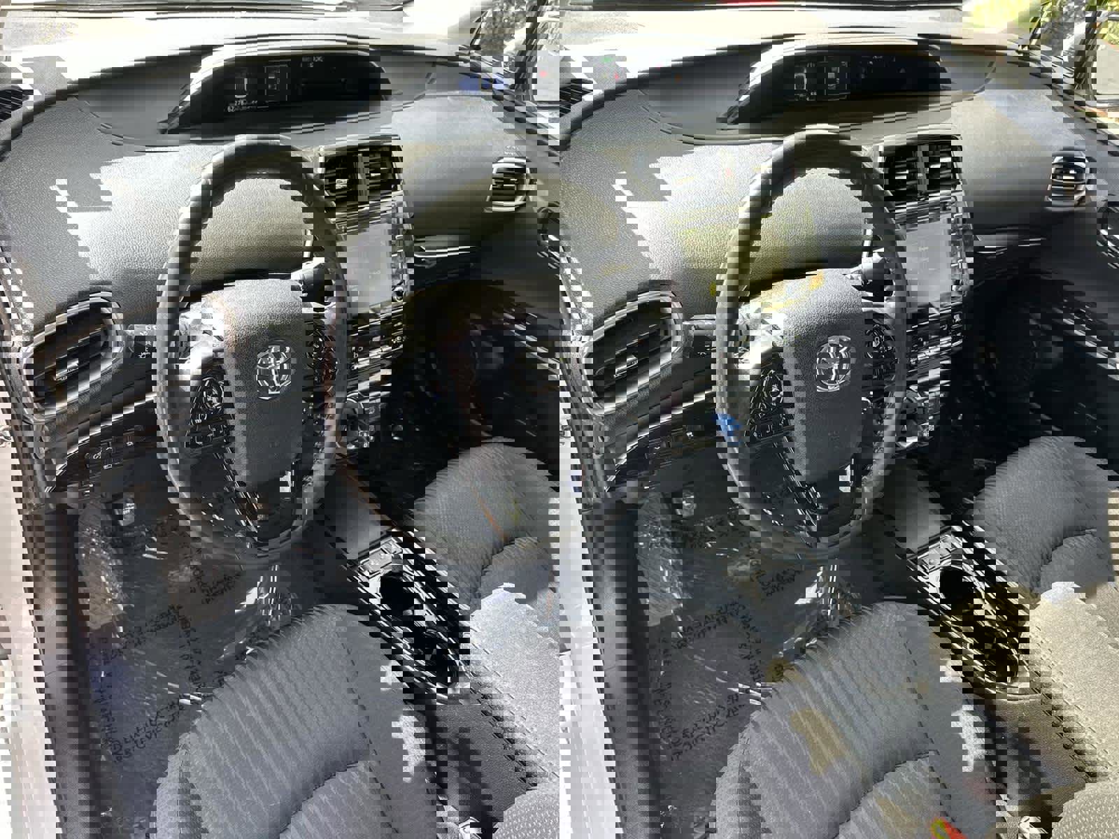 Used 2021 Toyota Prius Prime LE image 2