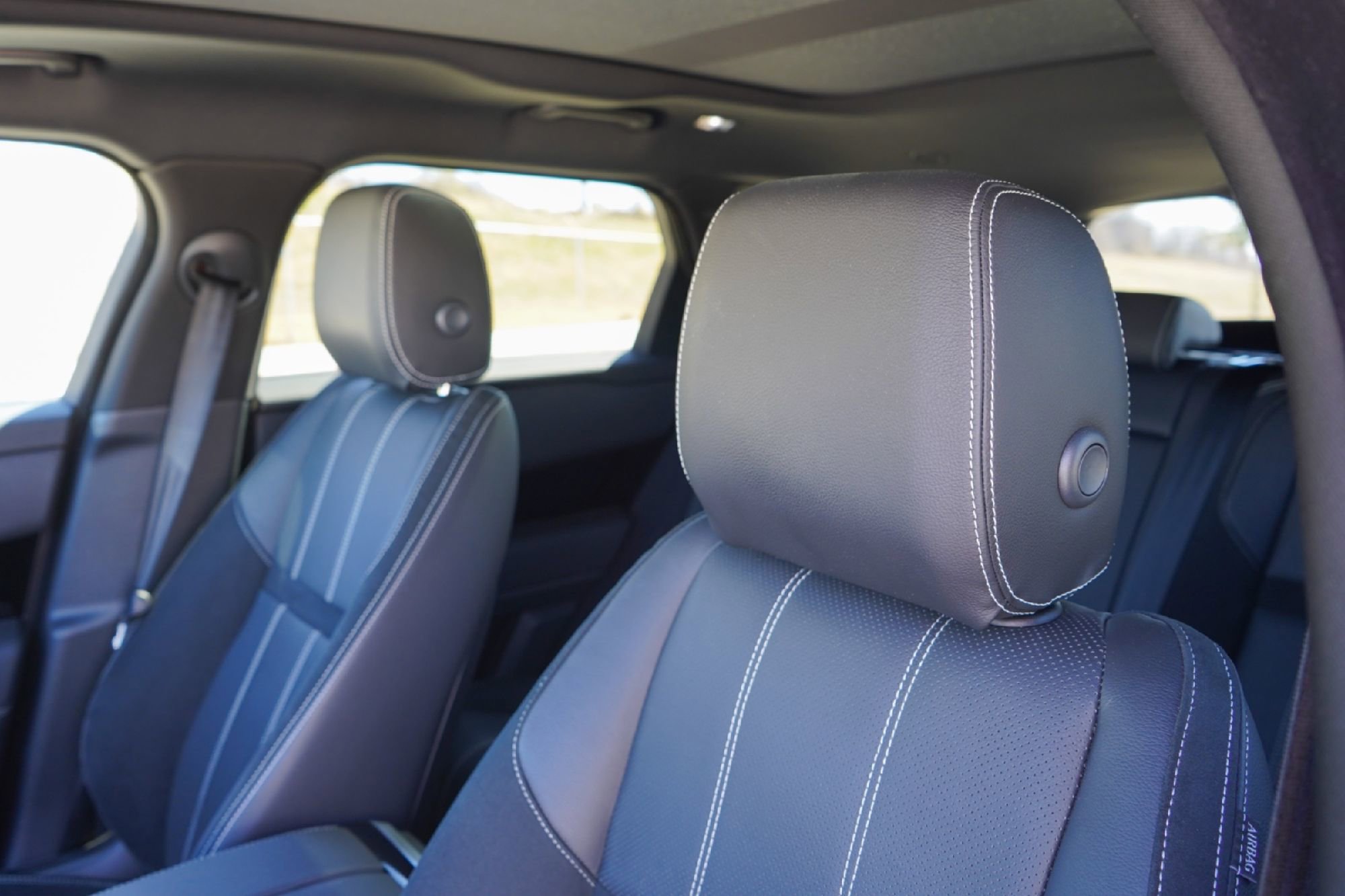 Used 2023 Land Rover Range Rover Velar R-Dynamic S image 9