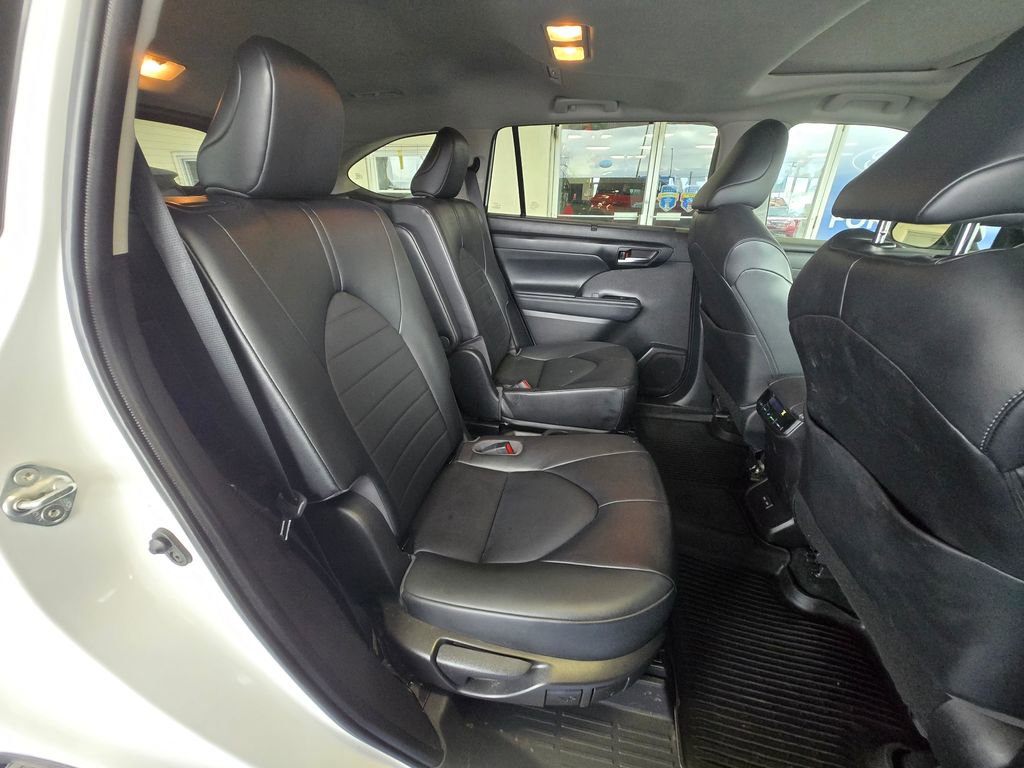 Used 2022 Toyota Highlander XLE image 25