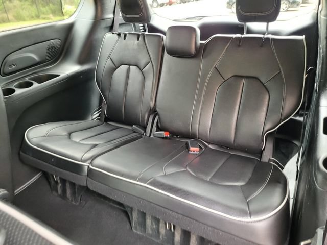 Used 2025 Chrysler Pacifica Limited FWD image 28