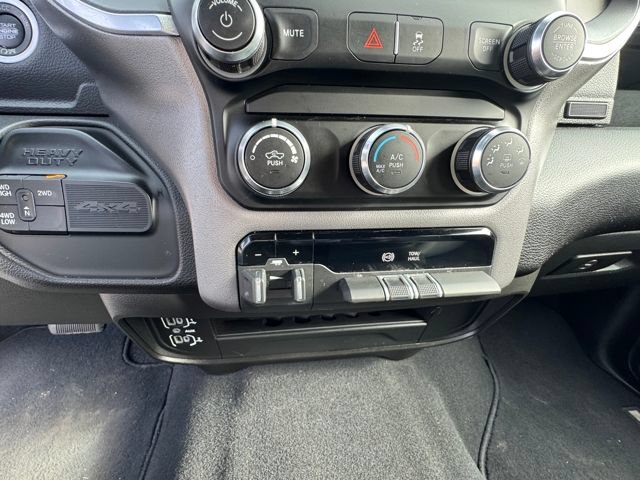 Used 2024 RAM 3500 Big Horn AWD/4WD image 27