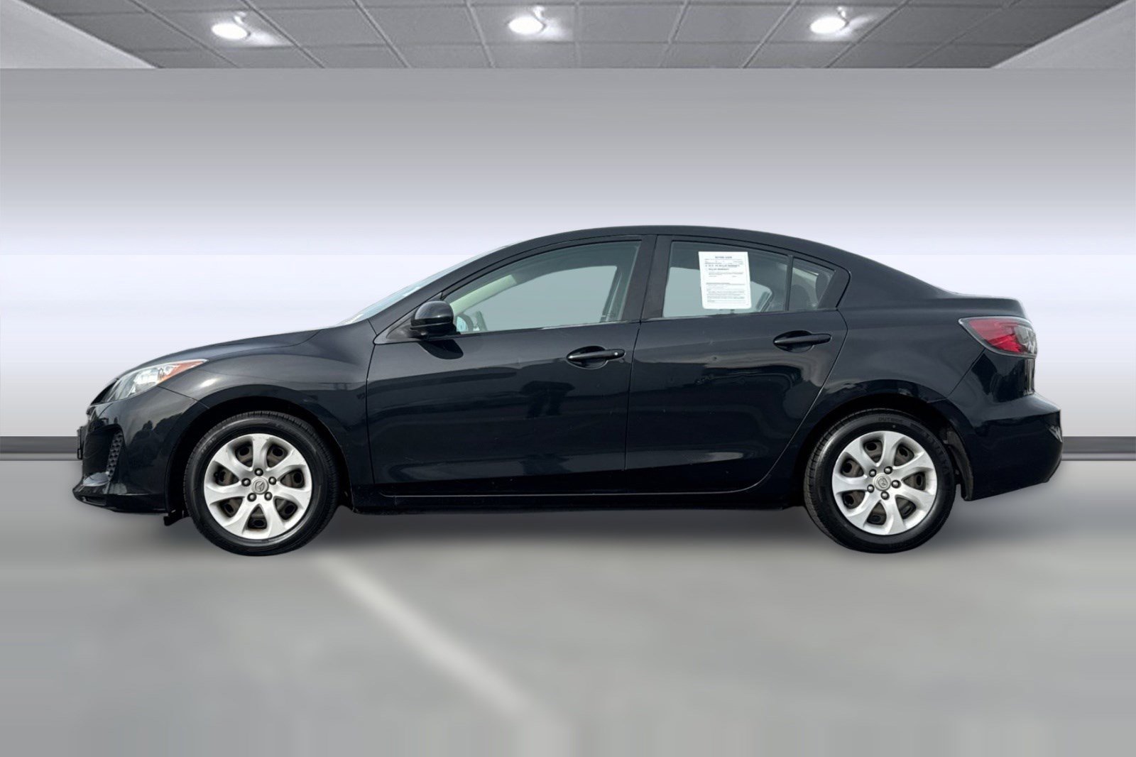 Used 2013 MAZDA MAZDA3 i SV image 2
